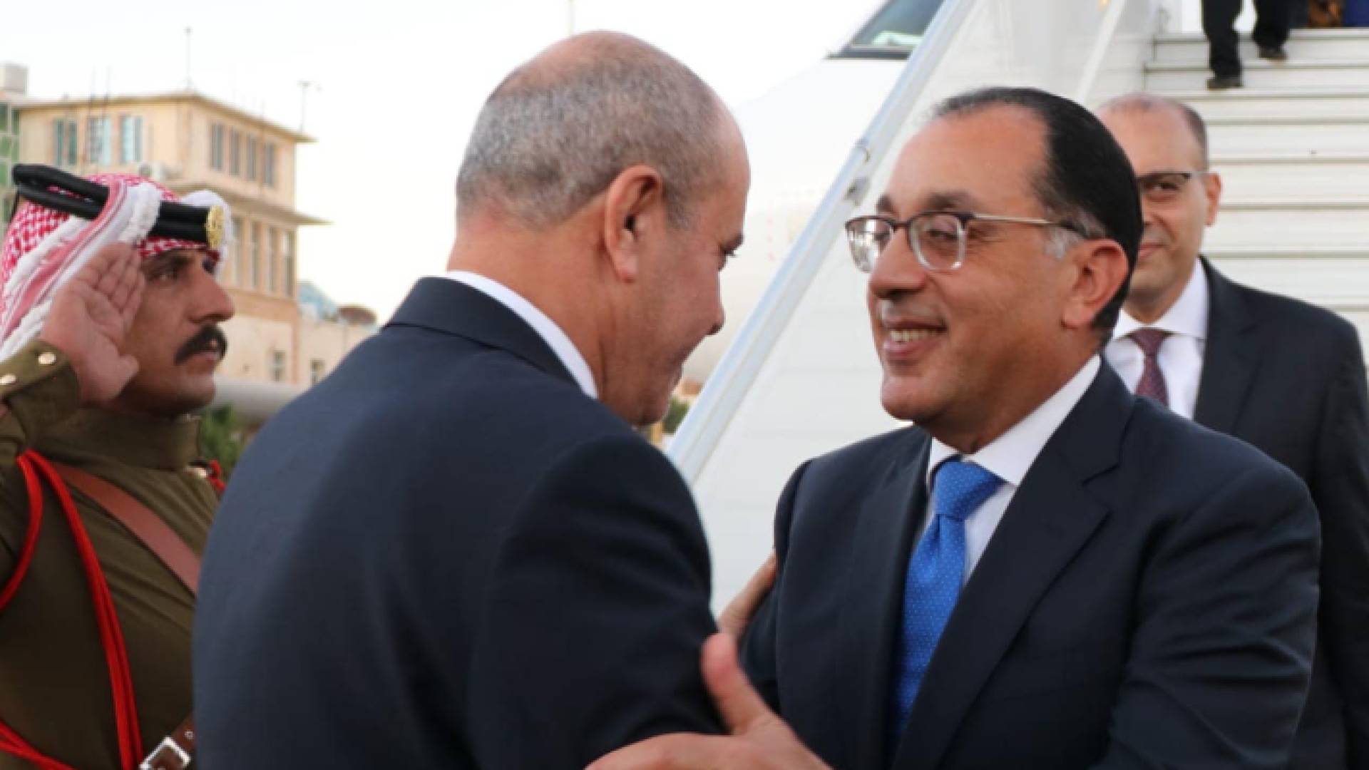 استقبال رئيس الوزراء المصري في مطار الملكة علياء