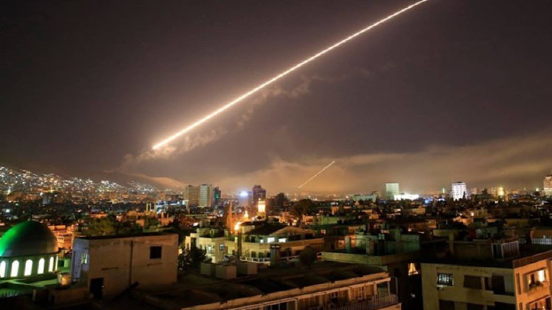 صورة أرشيفية لقصف الاحتلال الإسرائيلي لمحيط العاصمة السورية دمشق