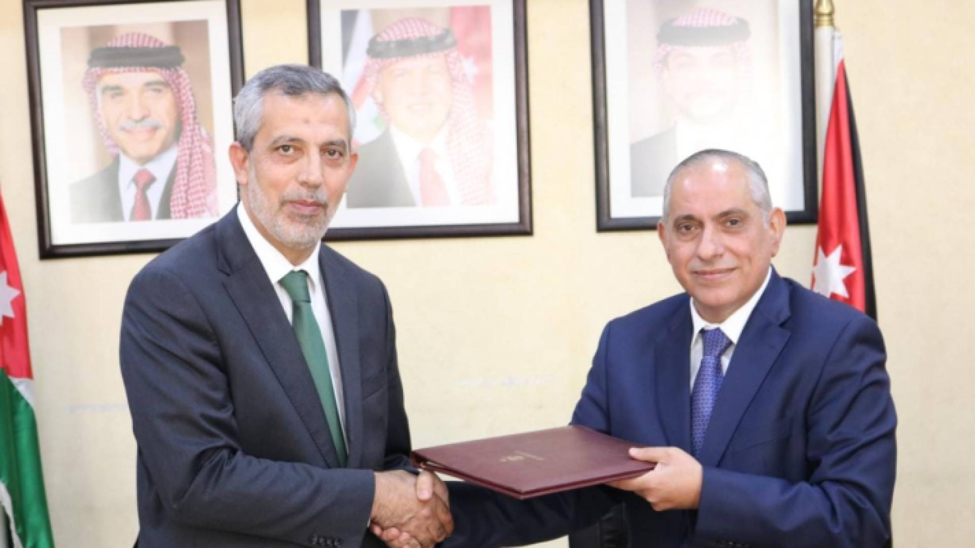 خلال توقيع الاتفاقية بين وزارة العدل ونقابة المحامين