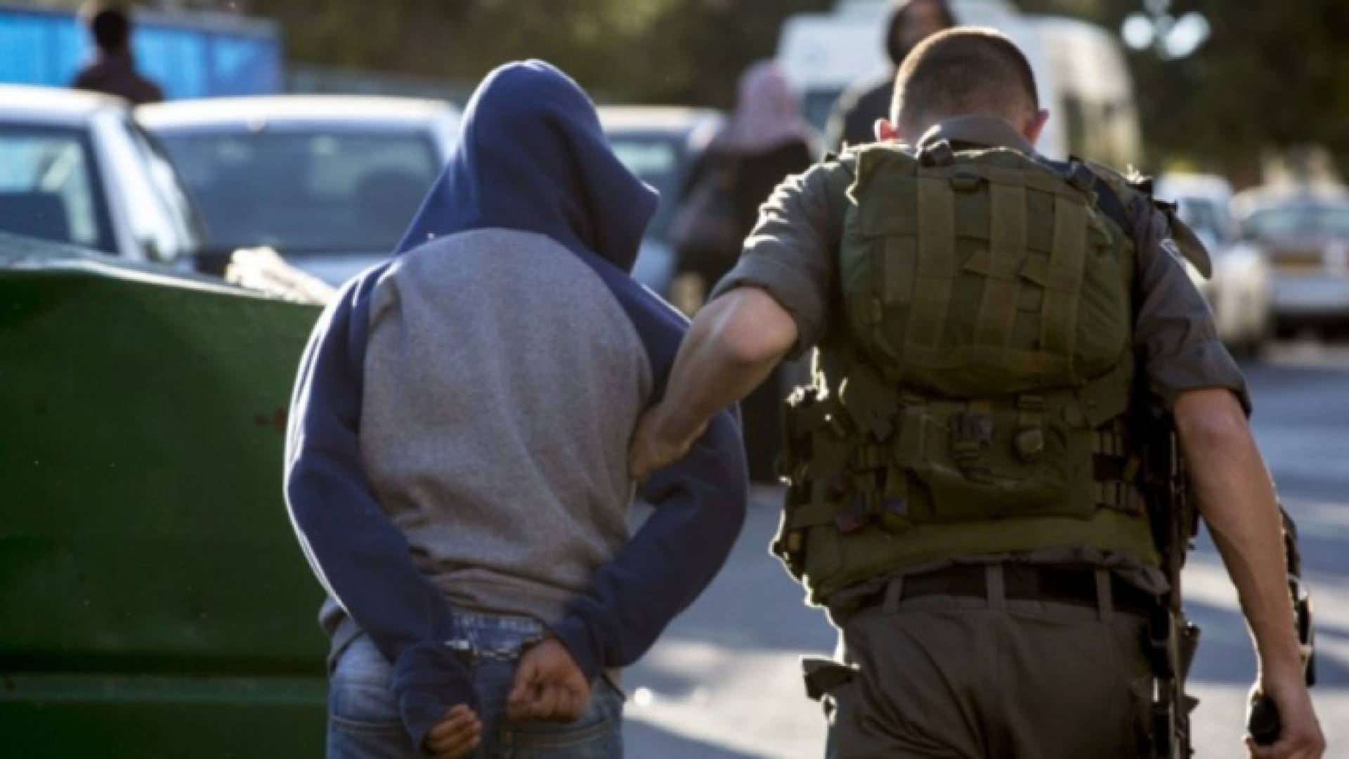 قوات الاحتلال تعتقل فلسطيني