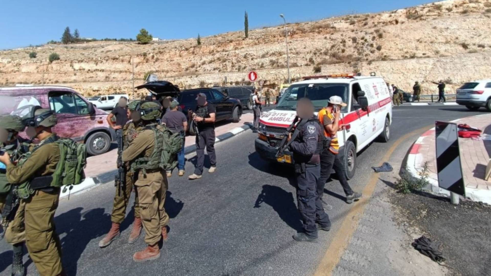 كوادر صحية تتبع الاحتلال