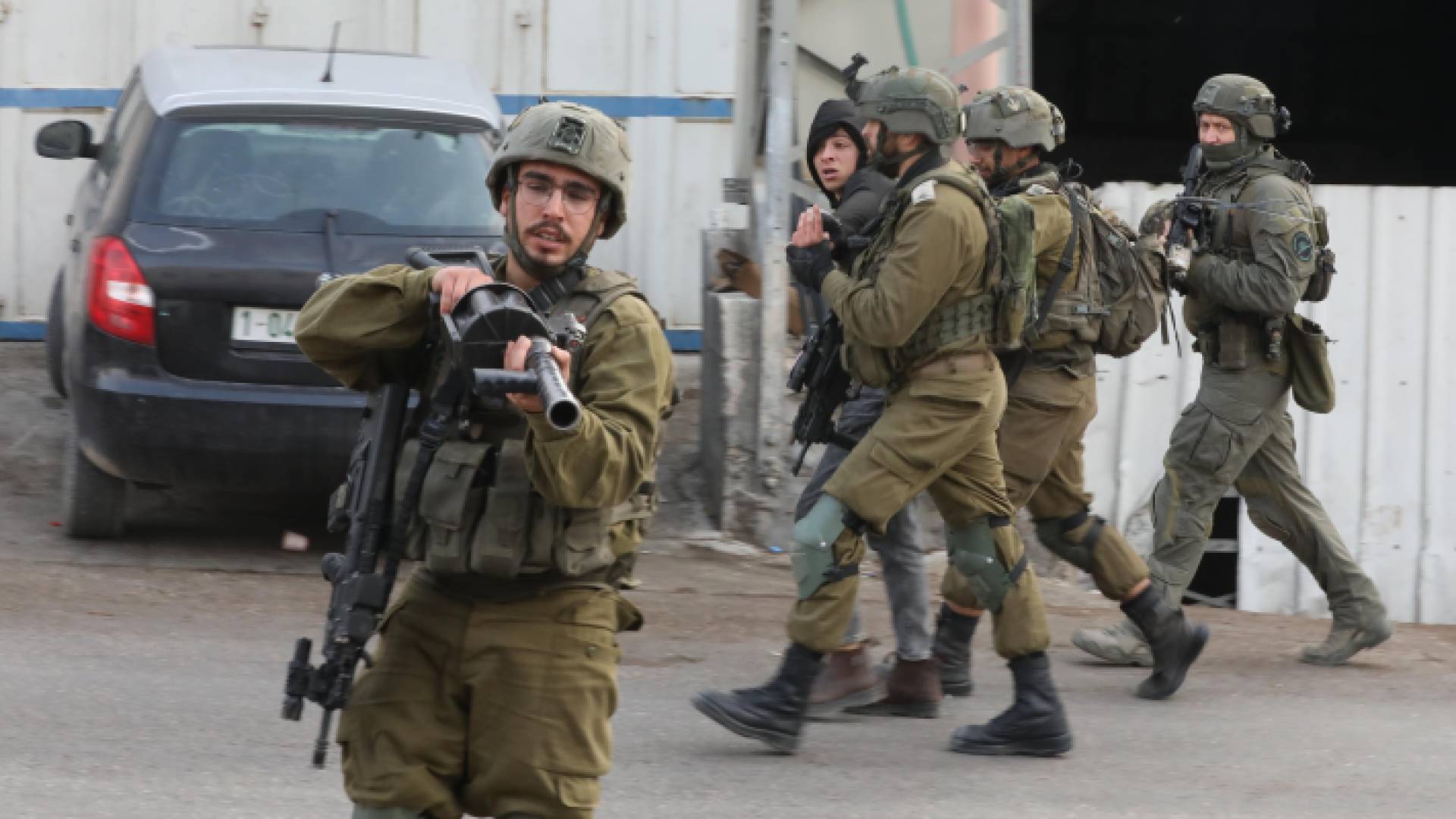 قوات الاحتلال تنفذ حملة اعتقالات واسعة