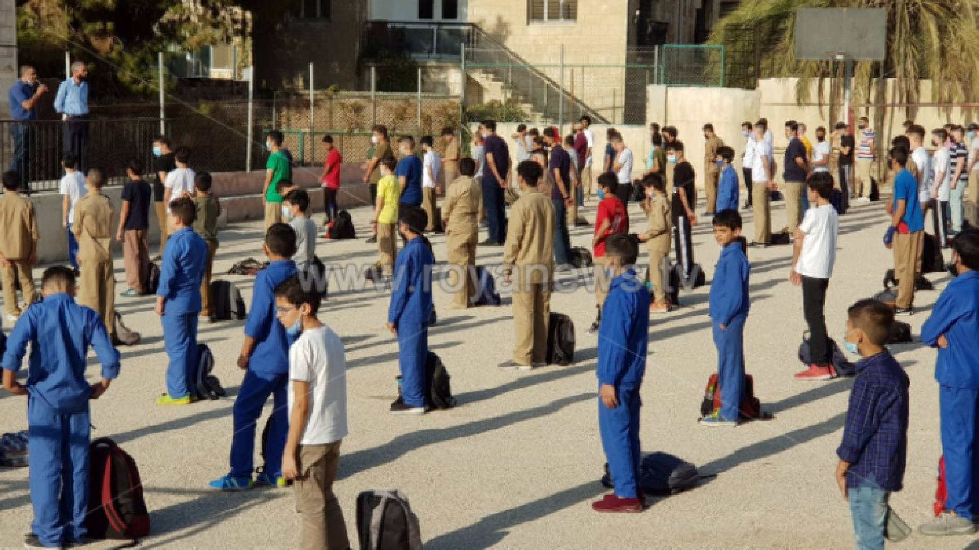 طلبة مدرسة حكومية أثناء اصطفافهم في الطابور الصباحي