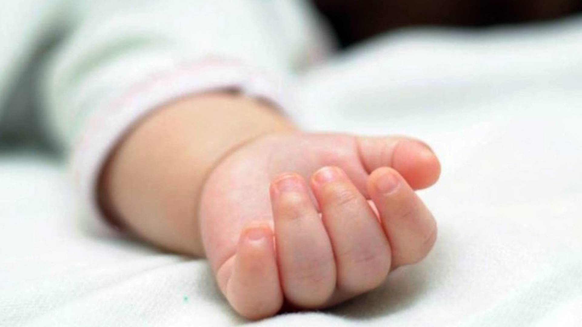 يد طفل "تعبيرية"