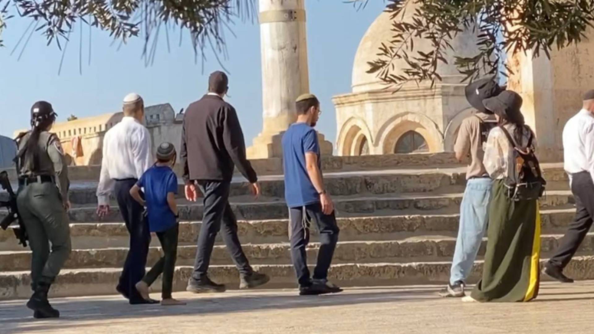 مستوطنون داخل باحات المسجد الأقصى