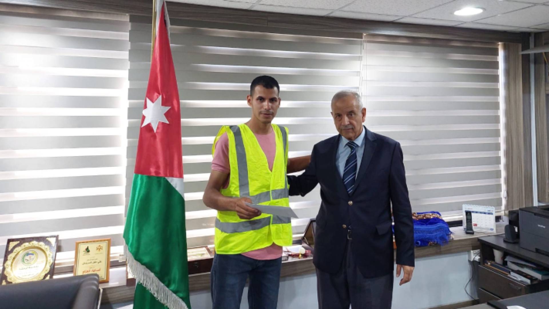 الوزير كريشان يكرم خالد السعود