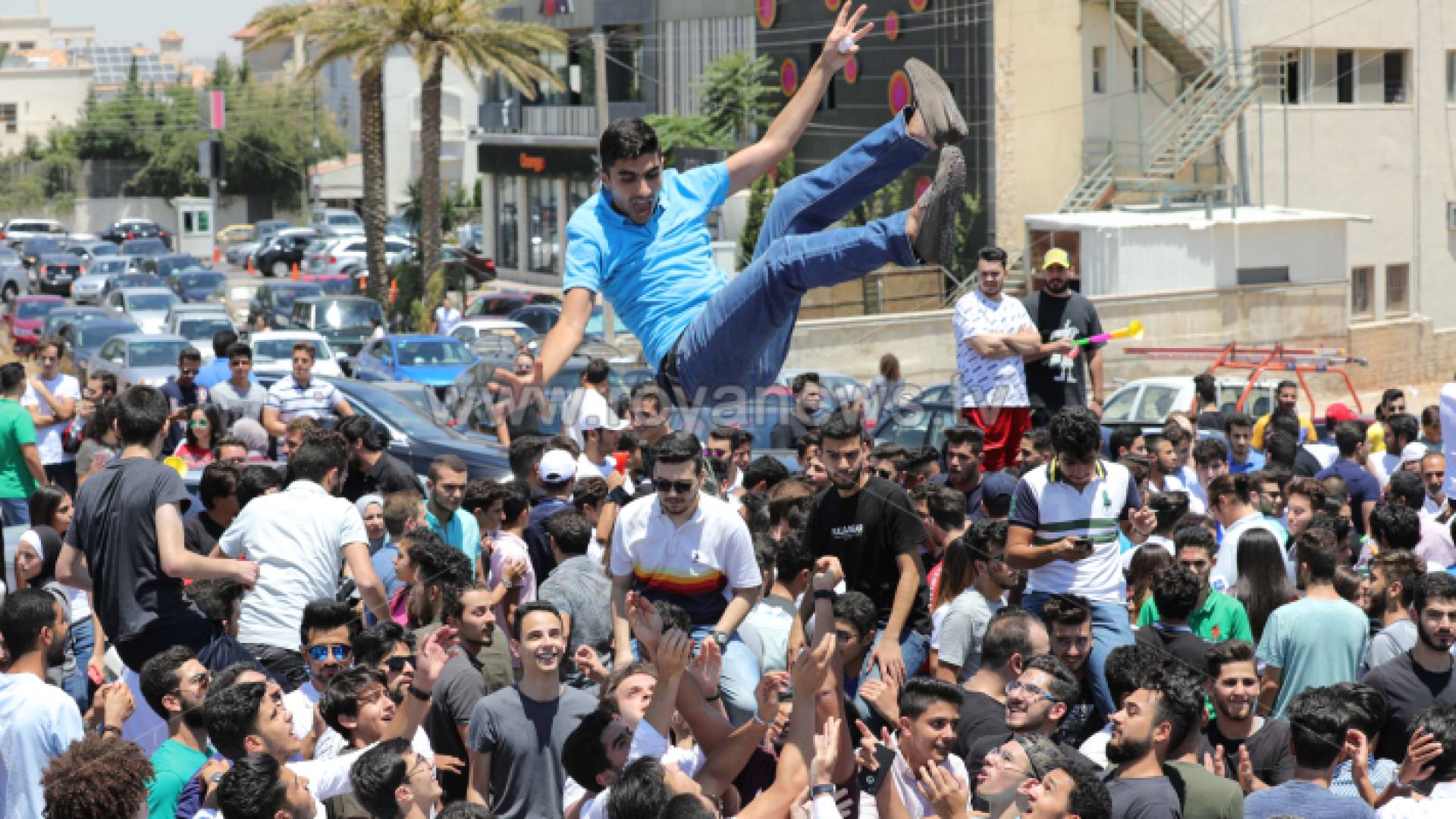 احتفالات طلبة التوجيهي