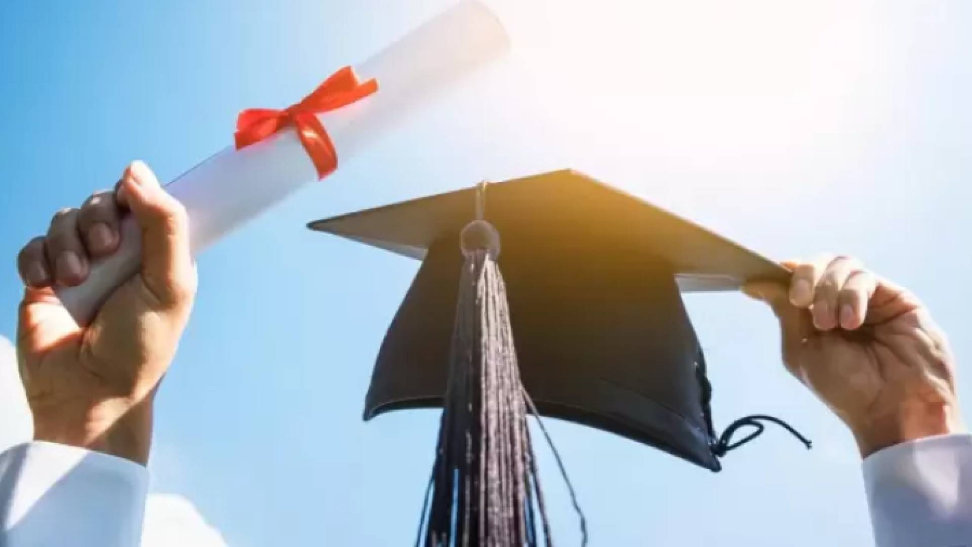 صورة تعبيرية لشخص مبتهج بنجاحه