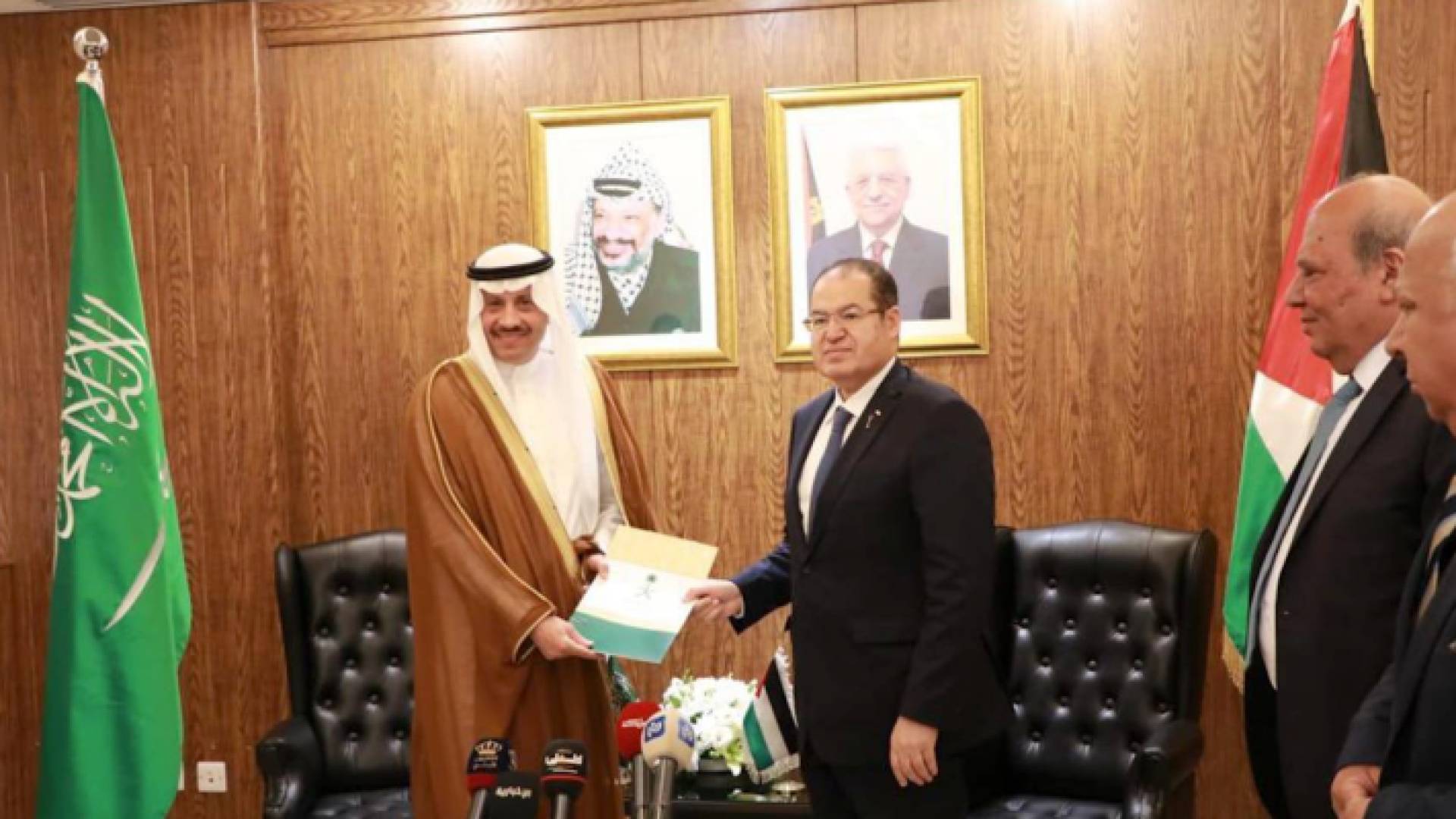 مراسم تسليم نسخة من أوراق الاعتماد السفير السعودي في مقر سفارة دولة فلسطين في عمان