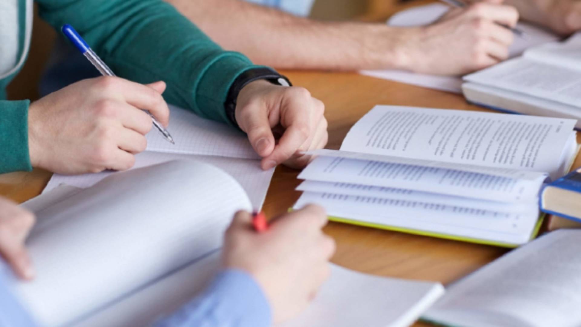 طلبة جامعات