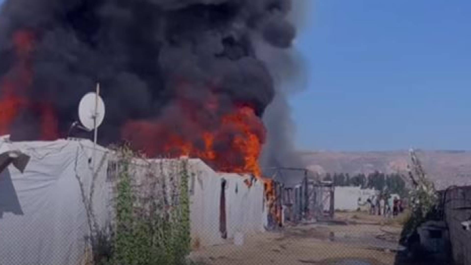 حريق يلتهم خيام اللاجئين السوريين