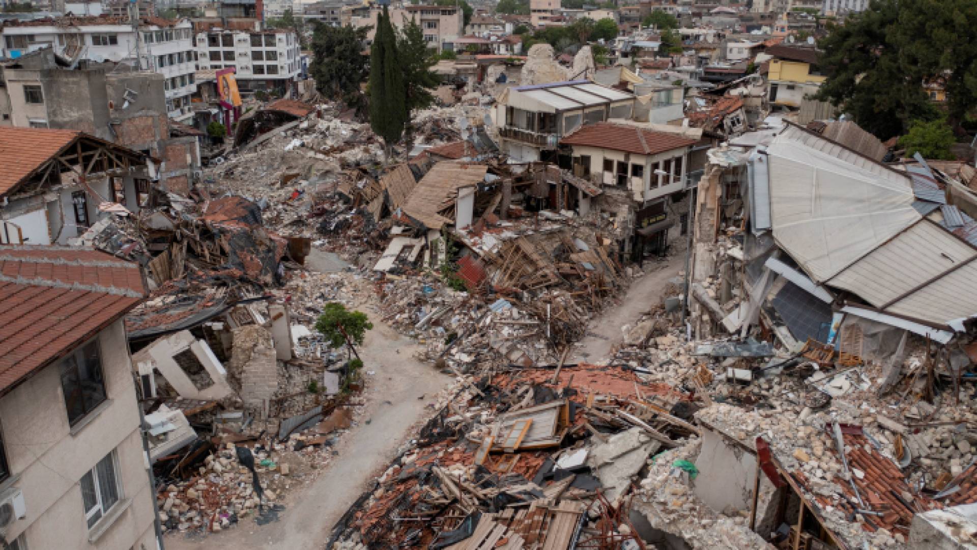 آثار الزلزال المدمر الذي شهدته تركيا