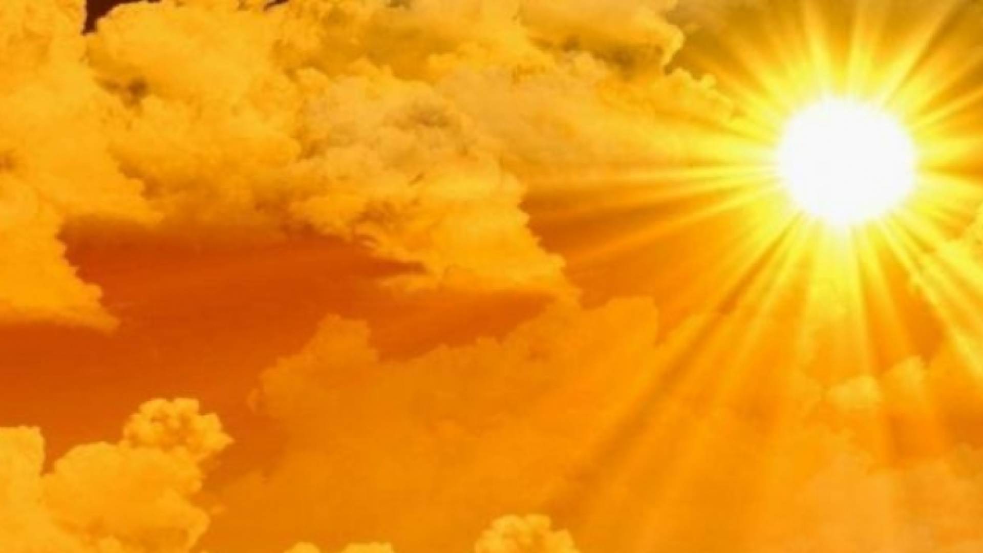 شمس تتوسط السماء