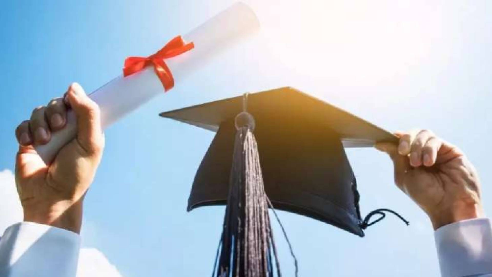 صورة تعبيرية يعبر عن فرحة النجاح