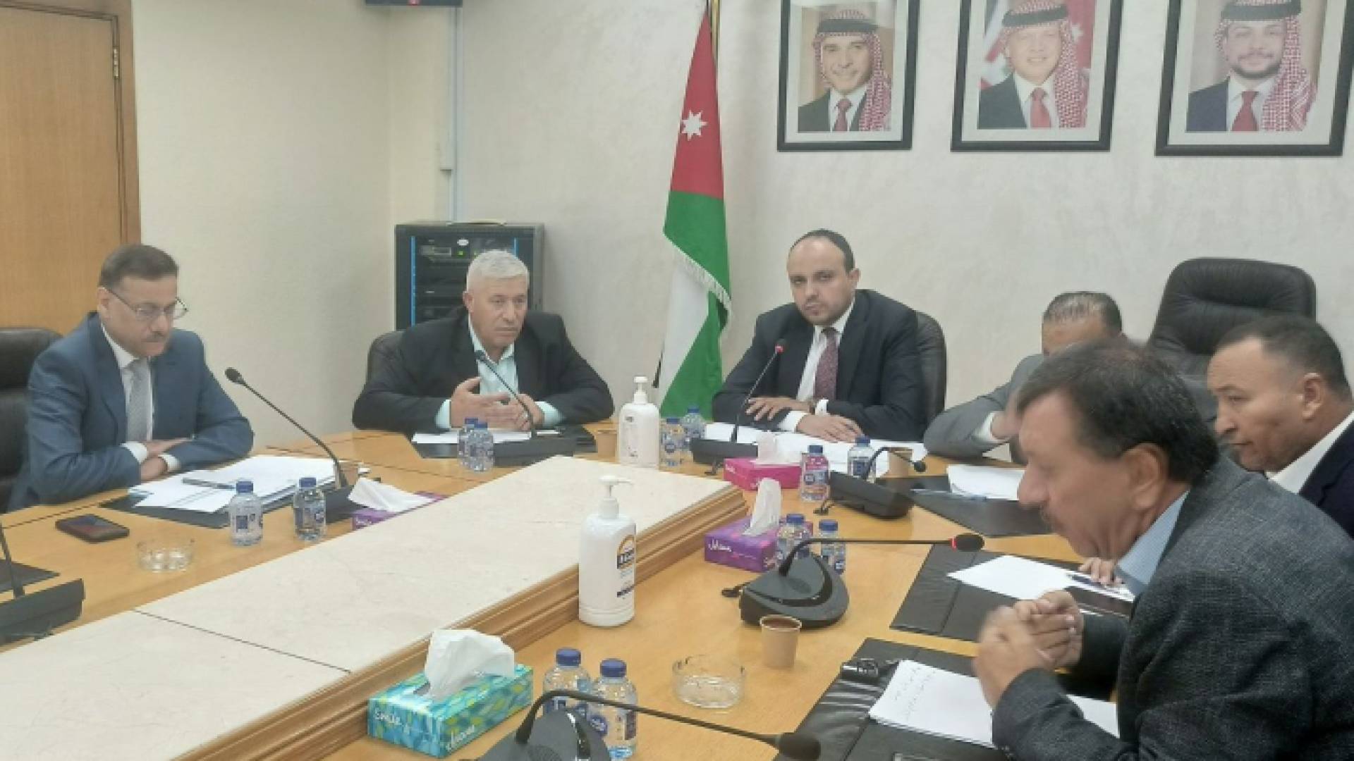 جانب من مناقشة اللجنة الإدارية النيابية