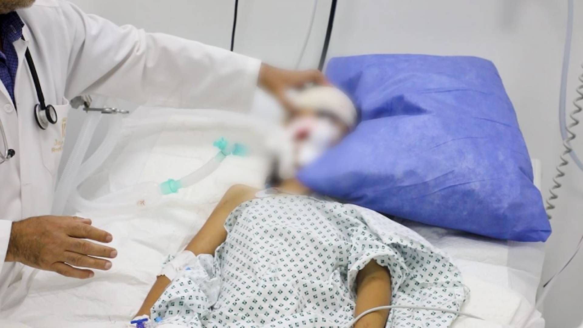 الطففلة على سرير الشفاء