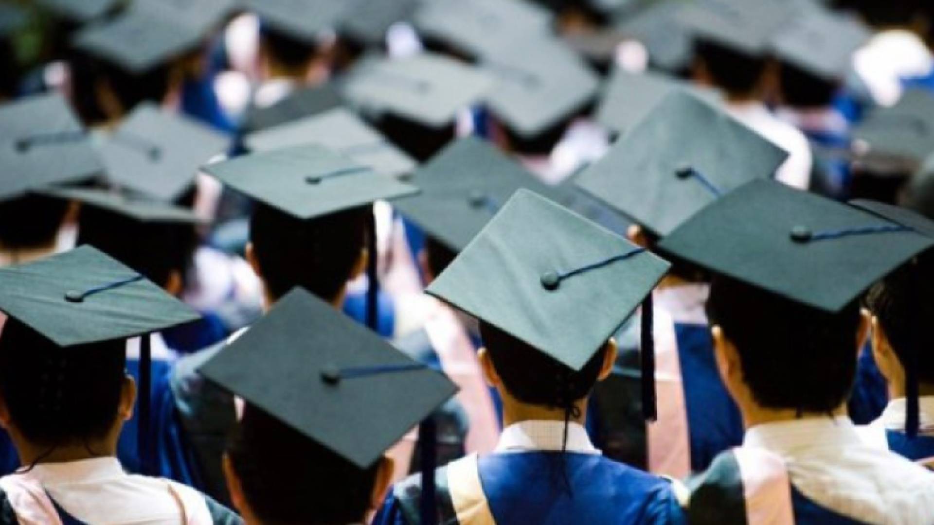 صورة تعبيرية لطلاب جامعيين