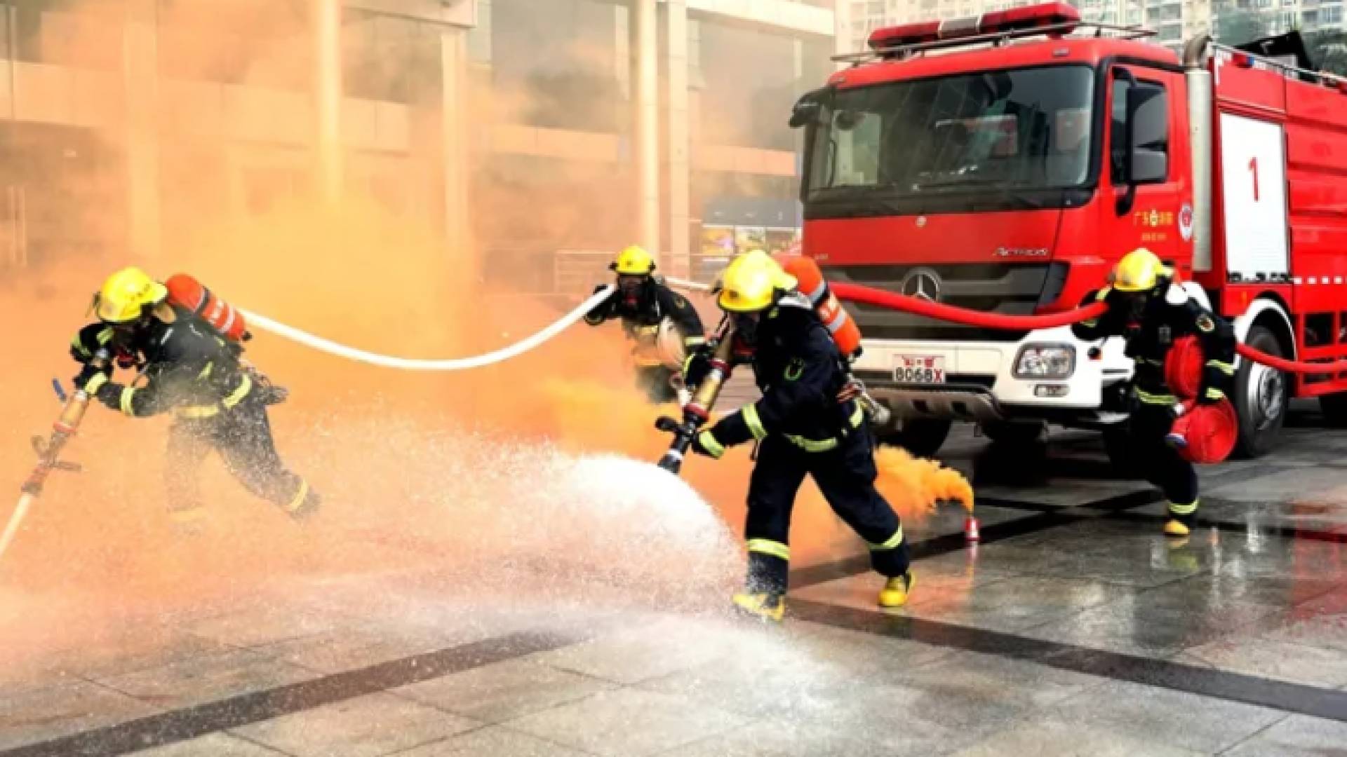 أثناء اطفاء الحريق