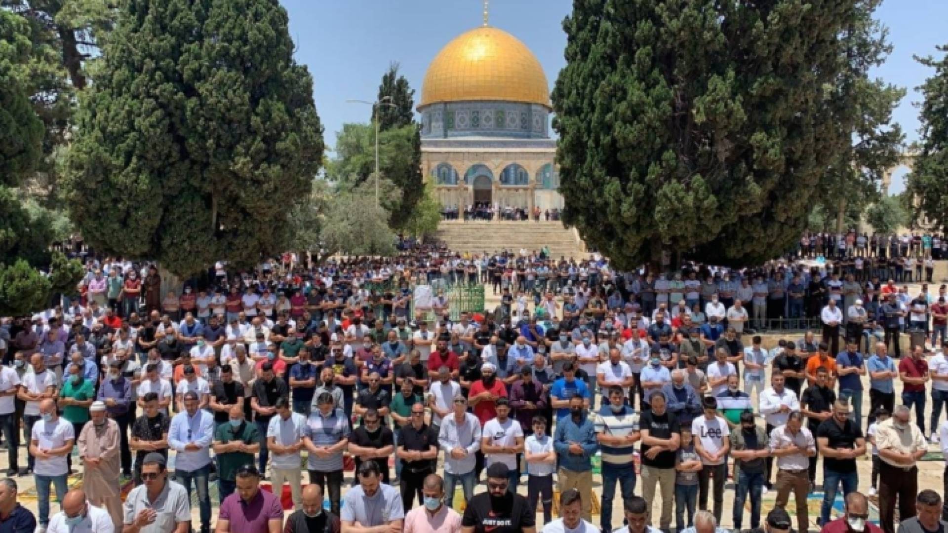 مصلون في المسجد الأقصى المبارك