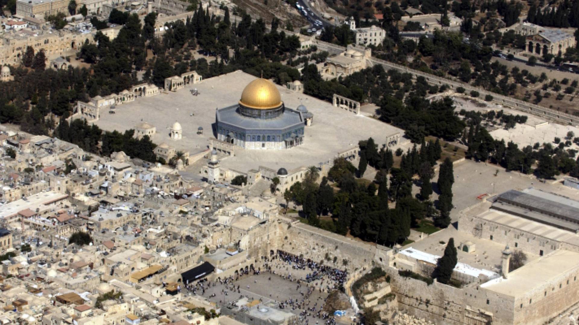 باحات المسجد الأقصى