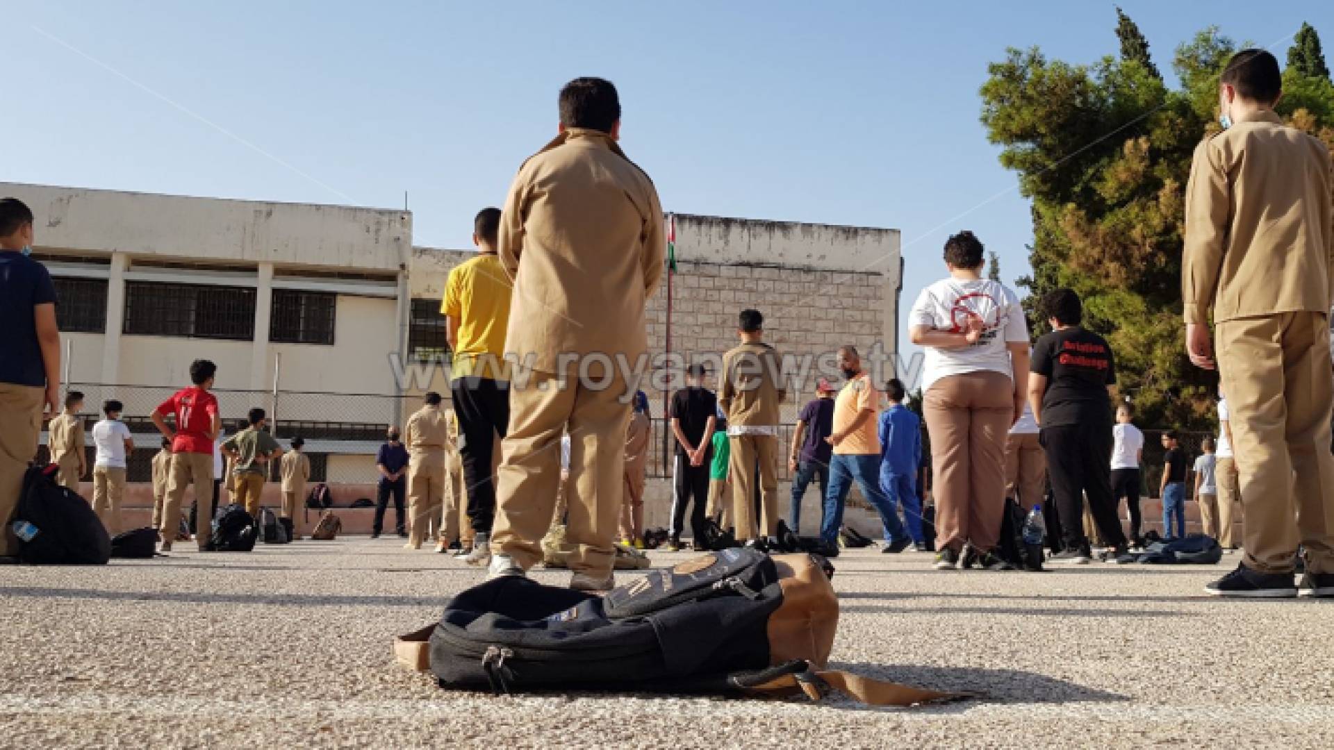 صورة أرشيفية لطلبة في إحدى المدارس الحكومية يصطفون في الطابور الصباحي