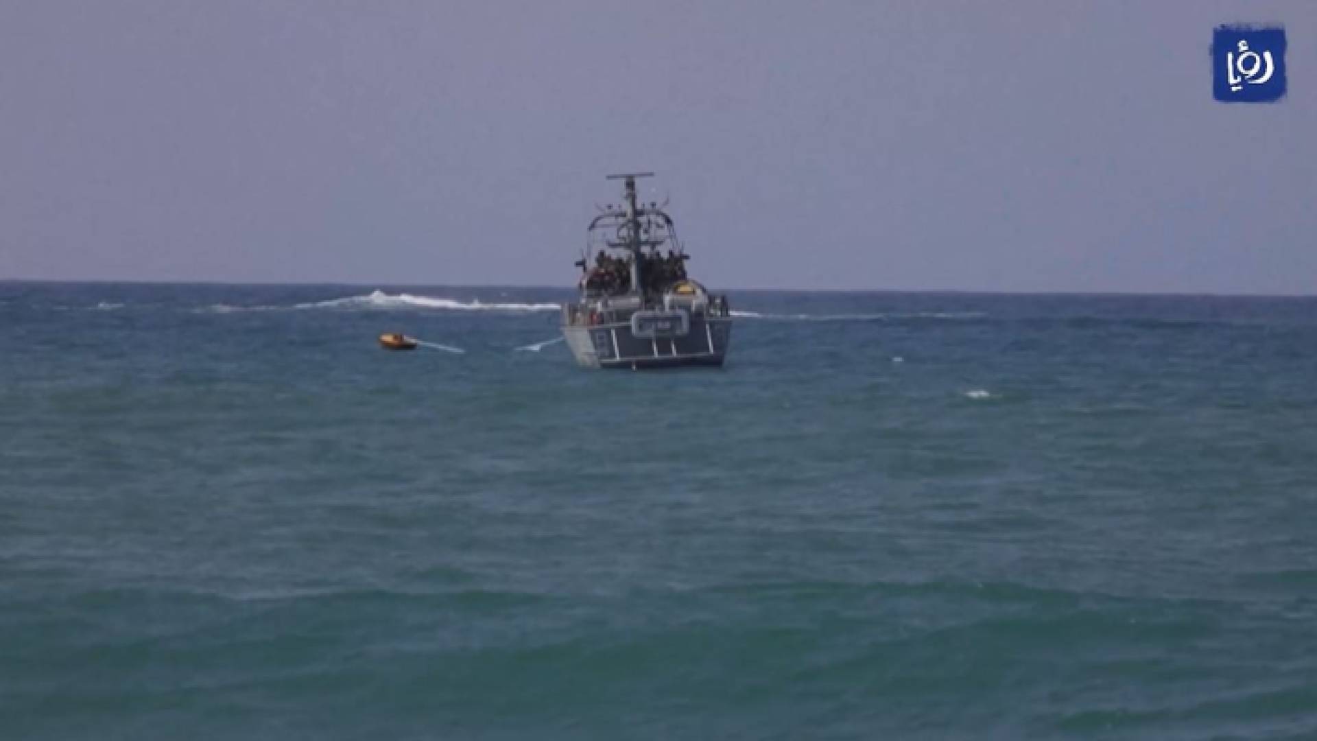 سفينة في البحر