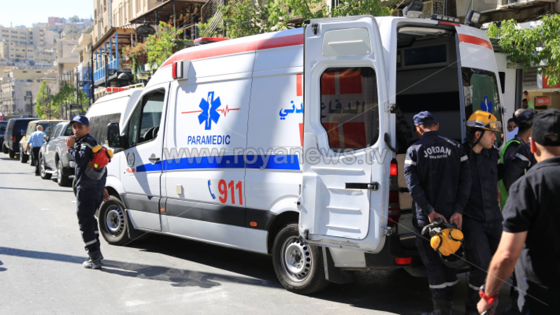 سيارة اسعاف تابعة للدفاع المدني