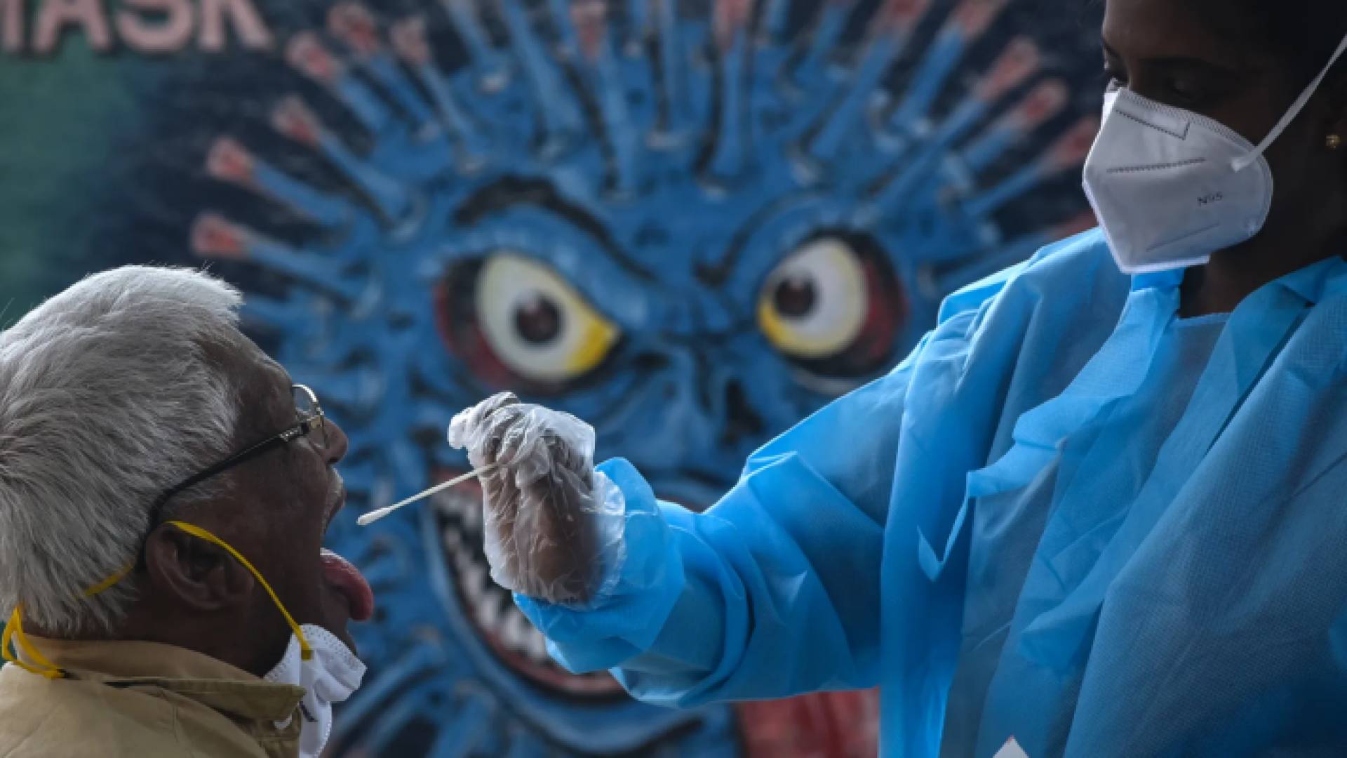 كوادر صحية تتبع الاحتلال