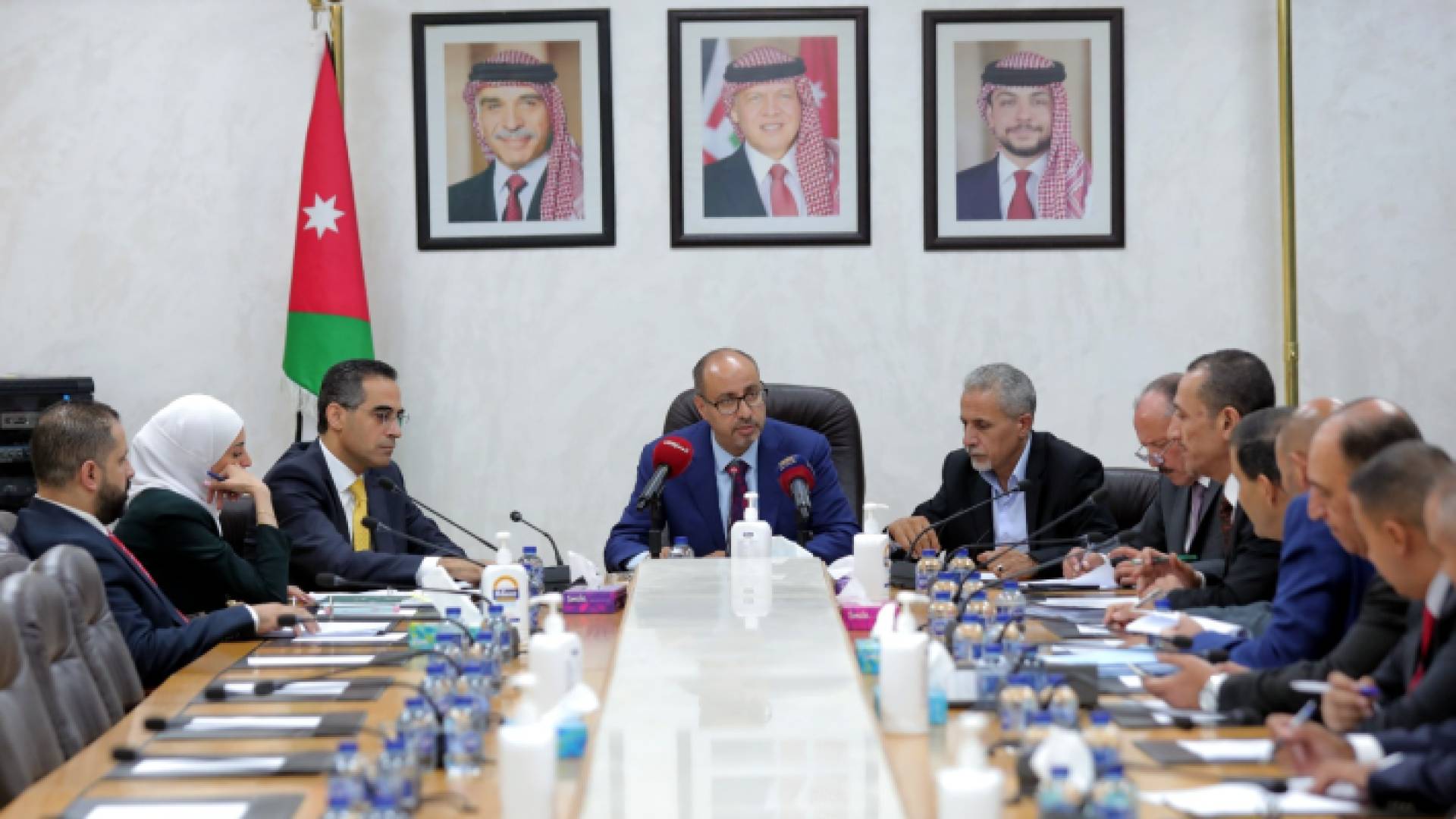 اللجنة المالية النيابية