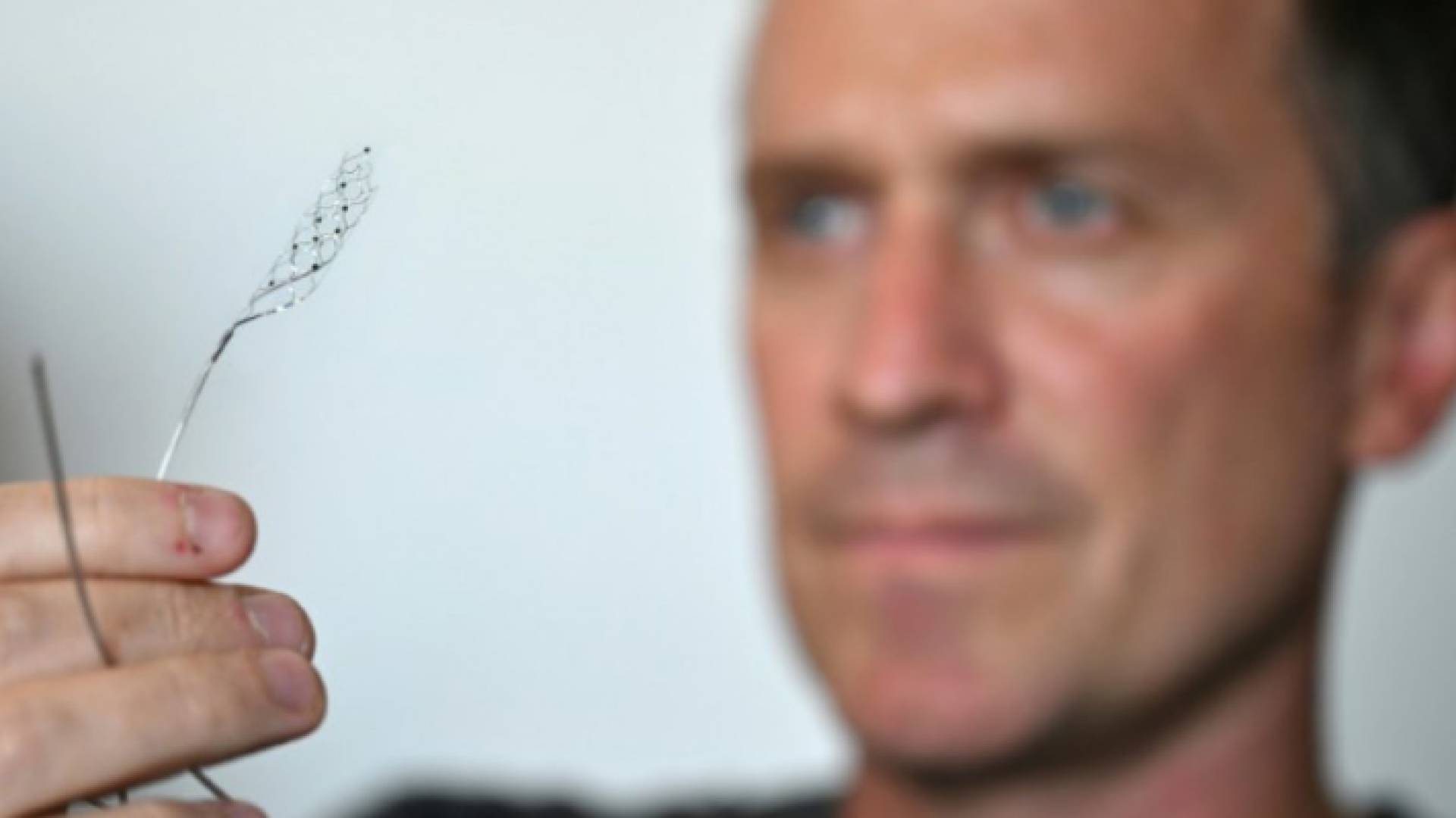 غرسات دماغية للتواصل مع الآلات