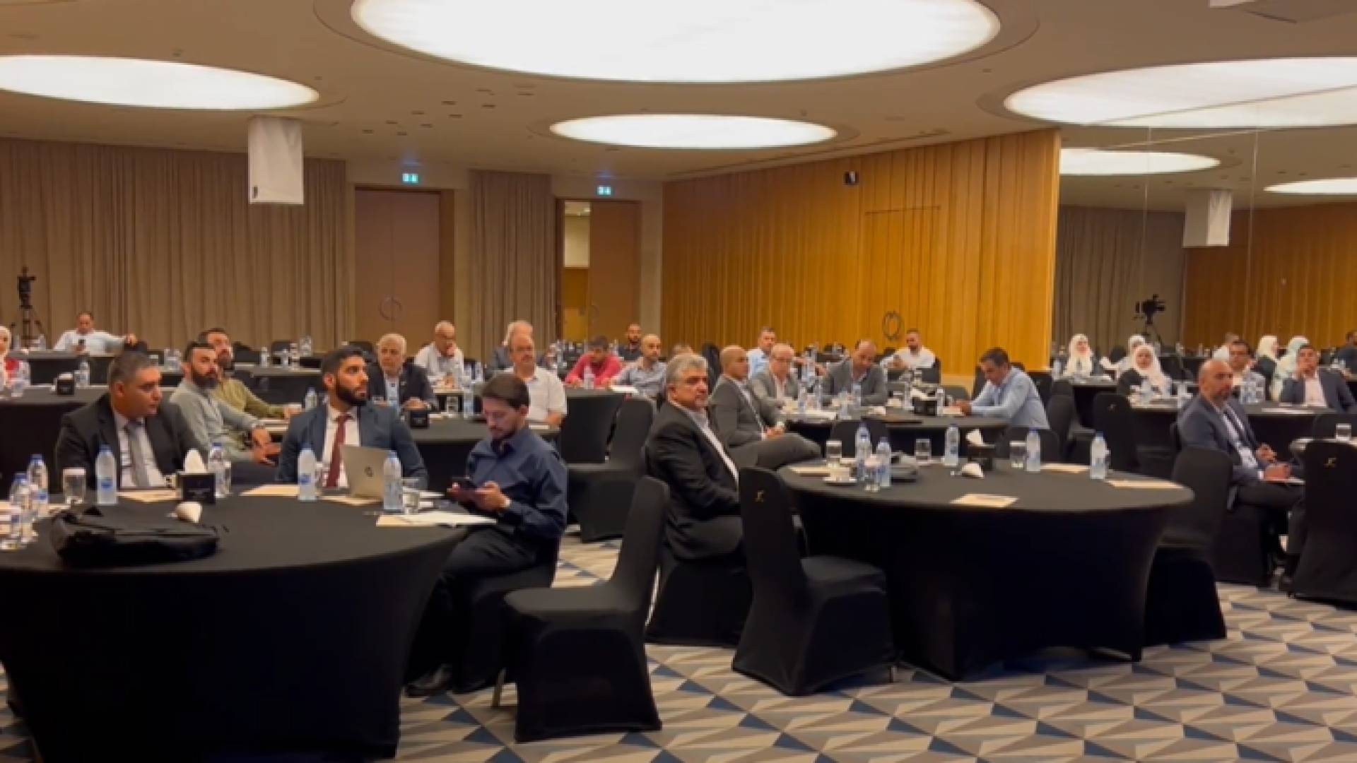 الصورة من اللقاء