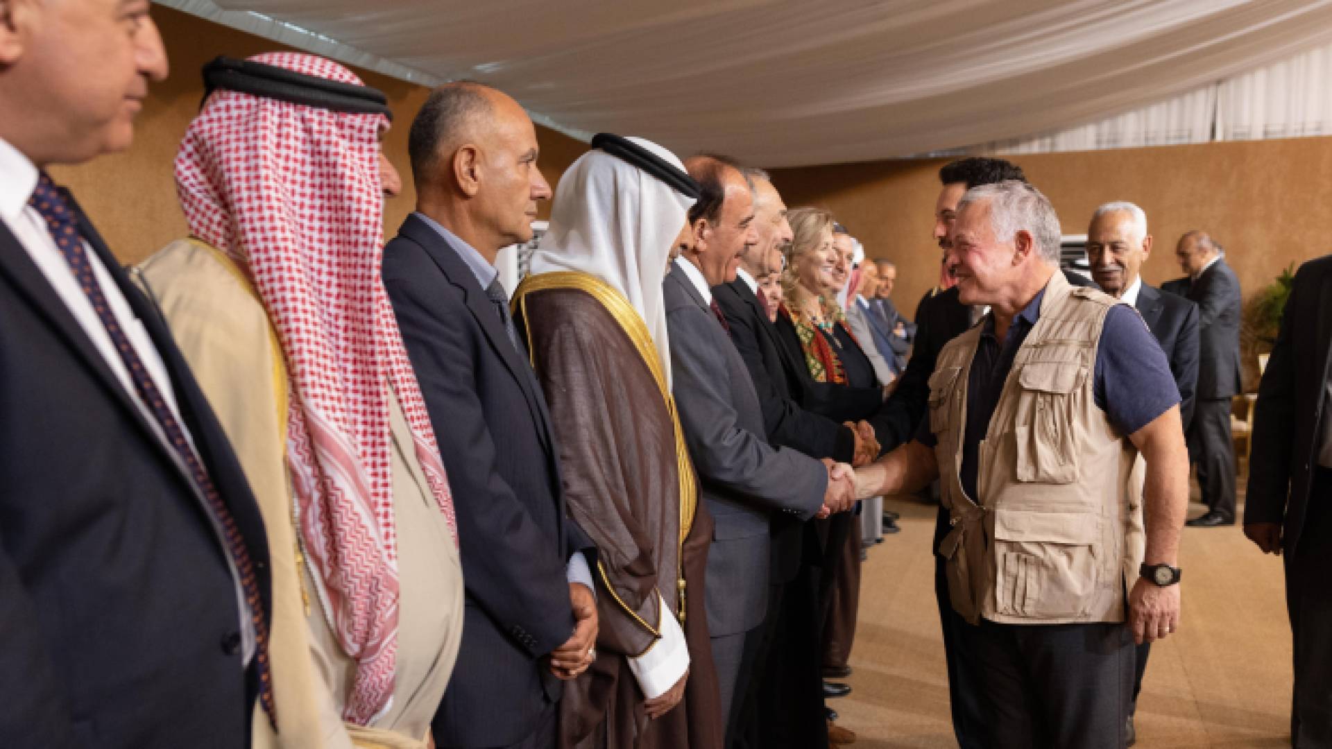 الملك خلال لقاء عدد من وجهاء وأبناء وبنات محافظة عجلون