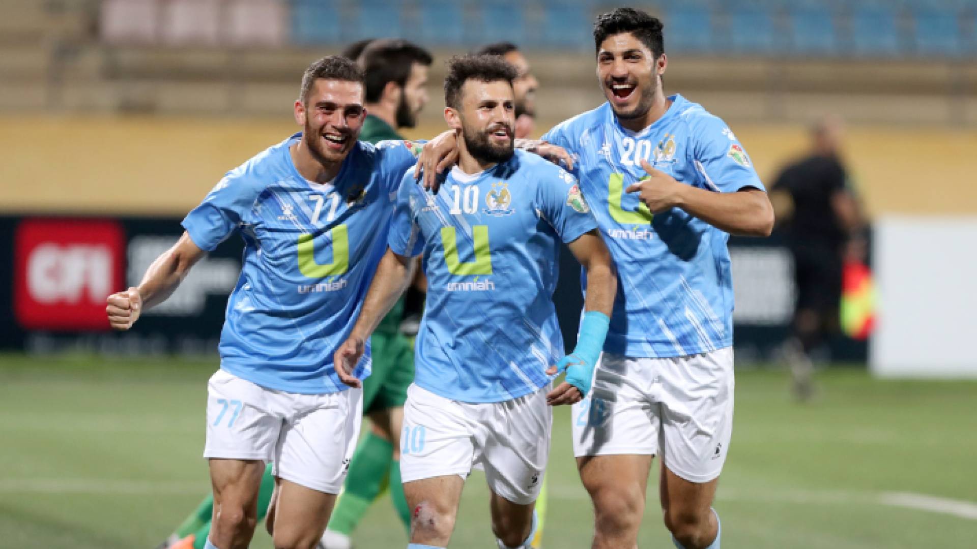 لاعبو الفيصلي يحتفلون بهدف سابق