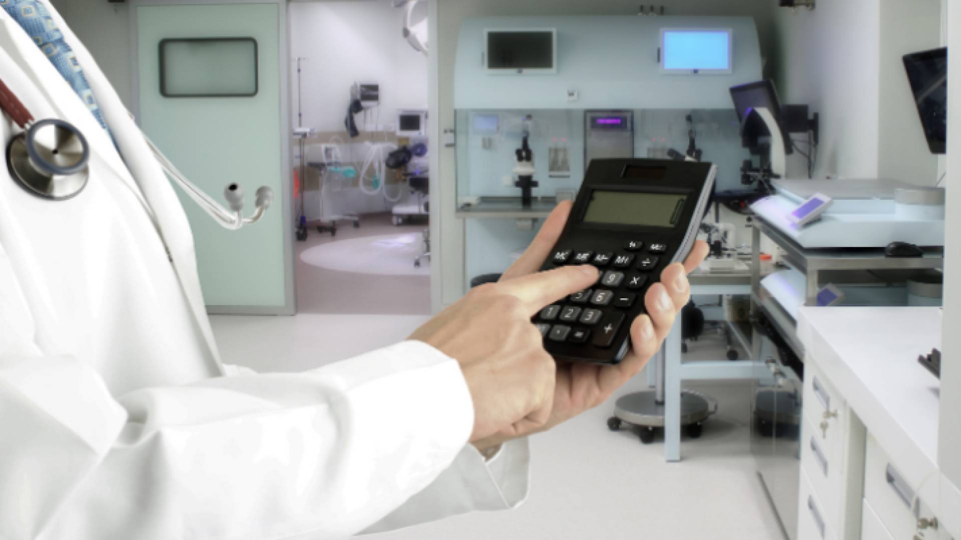 صورة تعبيرية لطبيب