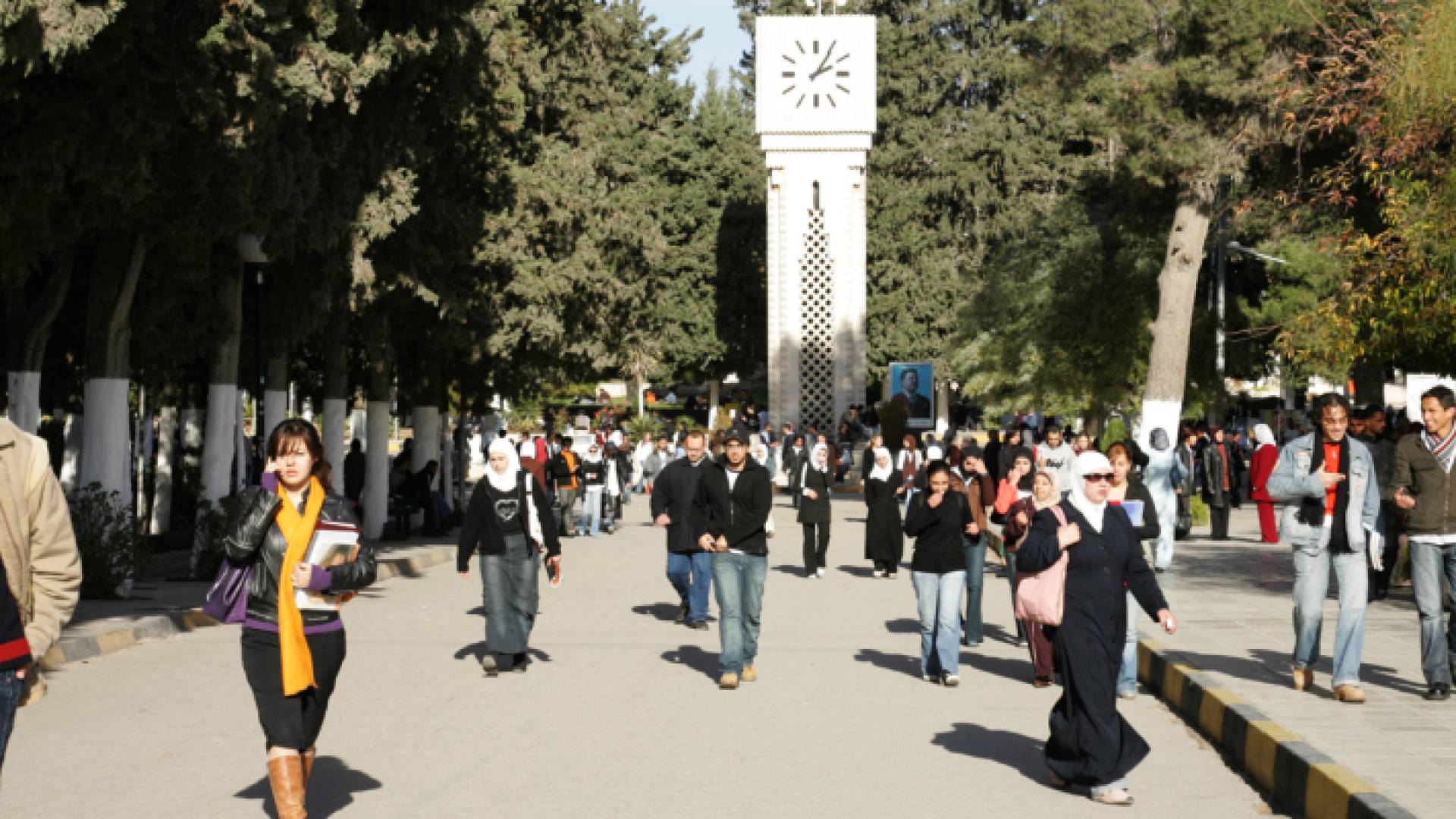 طلبة جامعات - تعبيرية