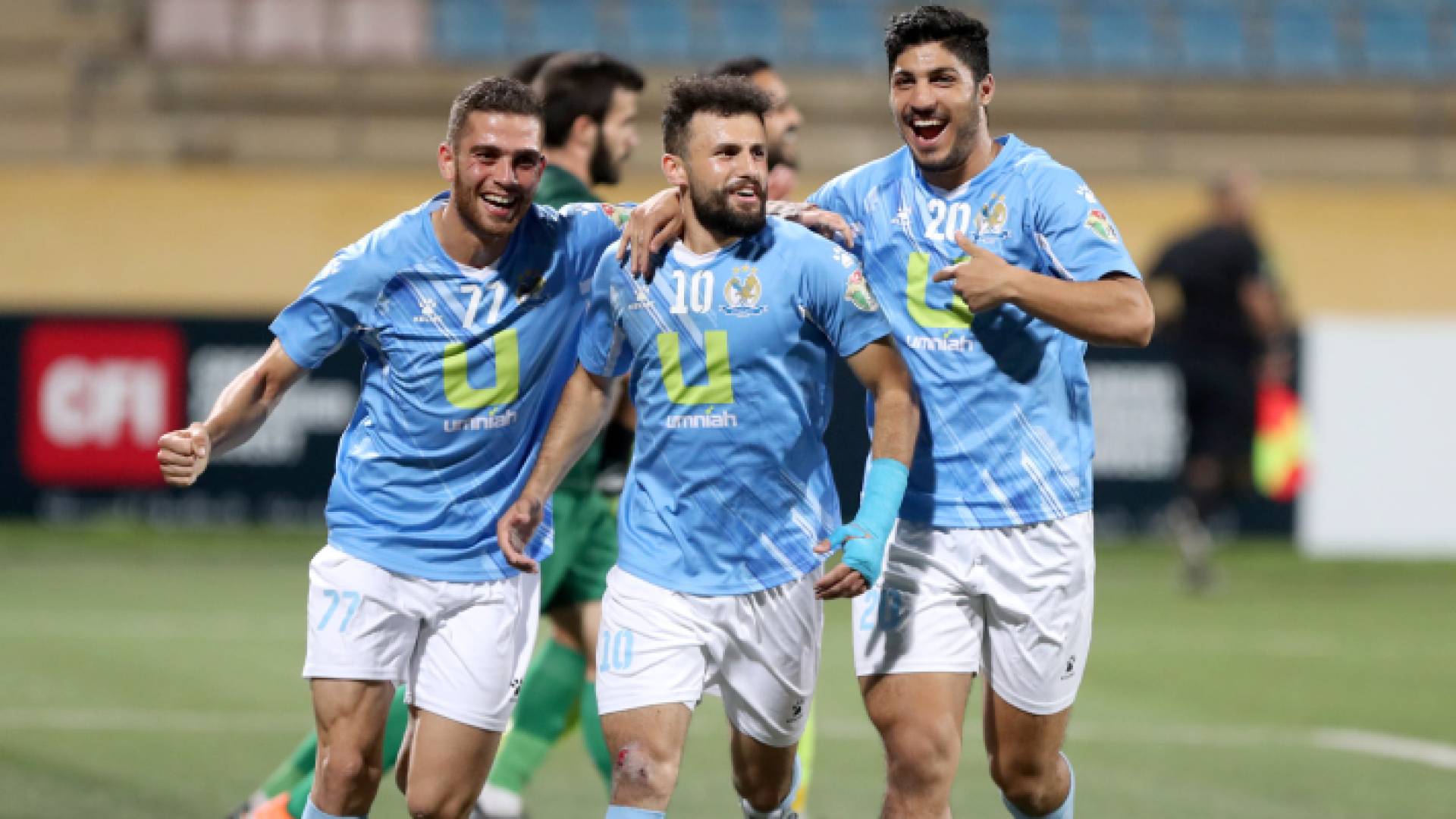 نجوم الفيصلي يحتفلون بهدف سابق