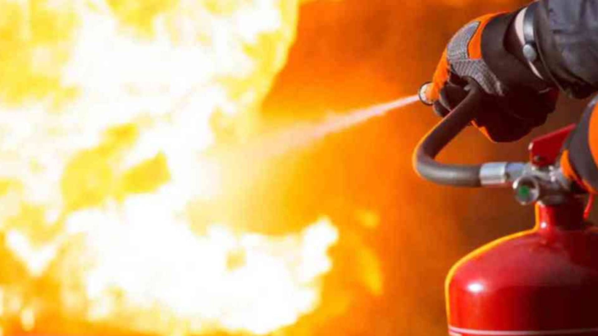 إطفاء حريق كبير "أرشيفية"