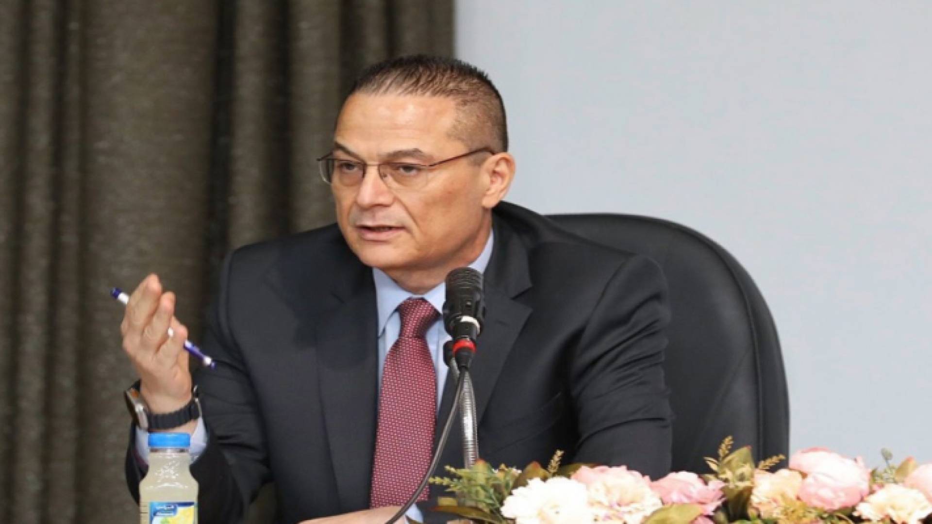 محافظ البنك المركزي عادل شركس