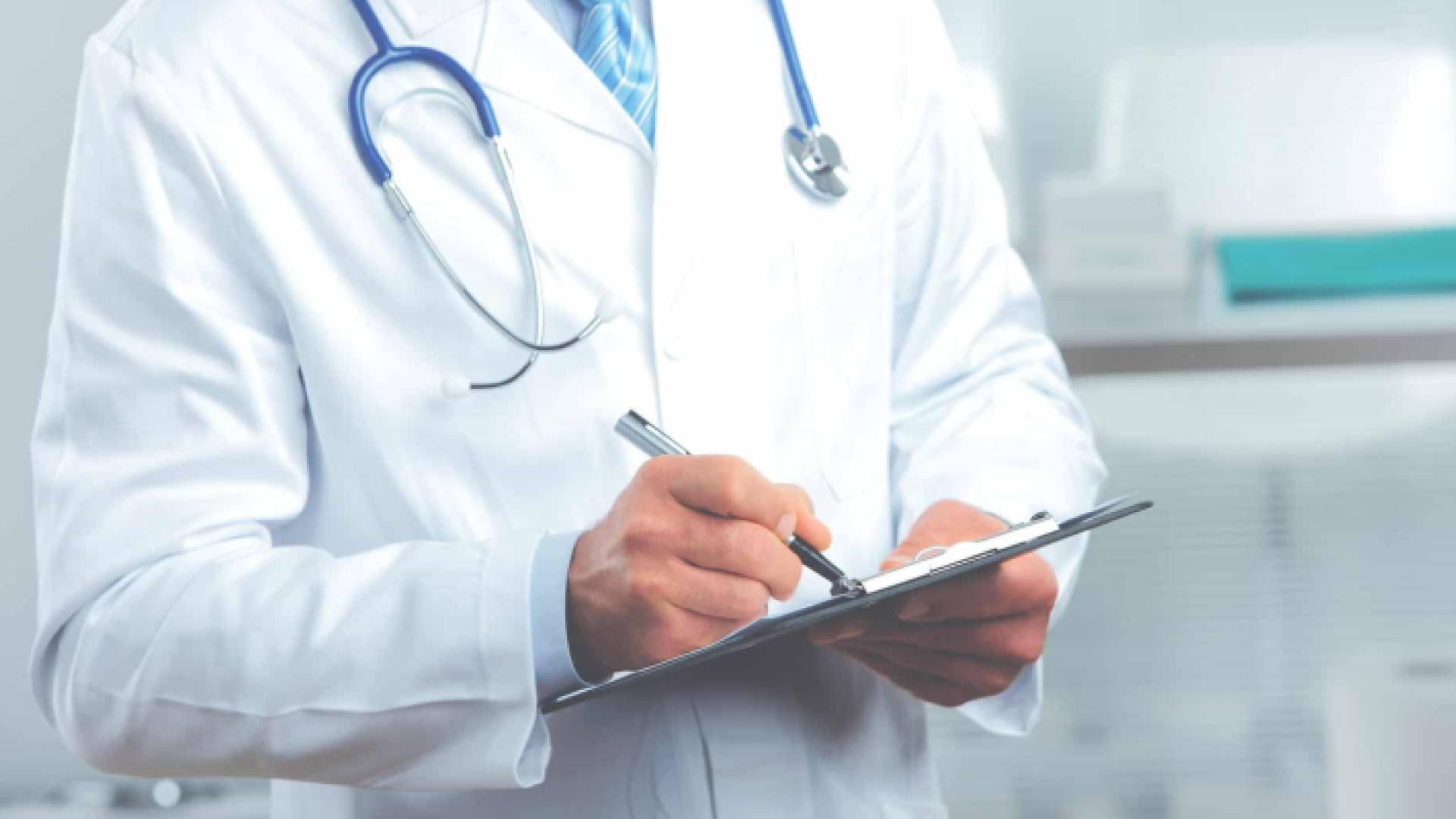 طبيب "تعبيرية"