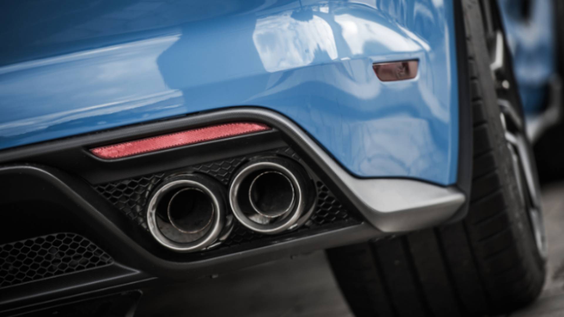 عادم صوت مركبة "تعبيرية"