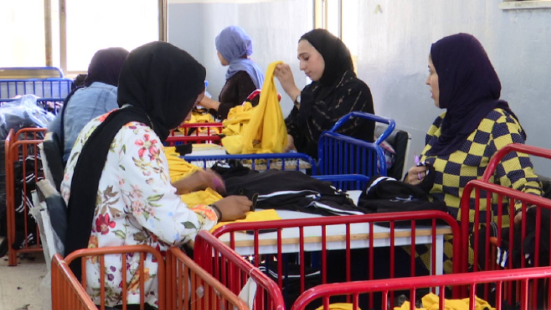 معمل لصناعة الملابس