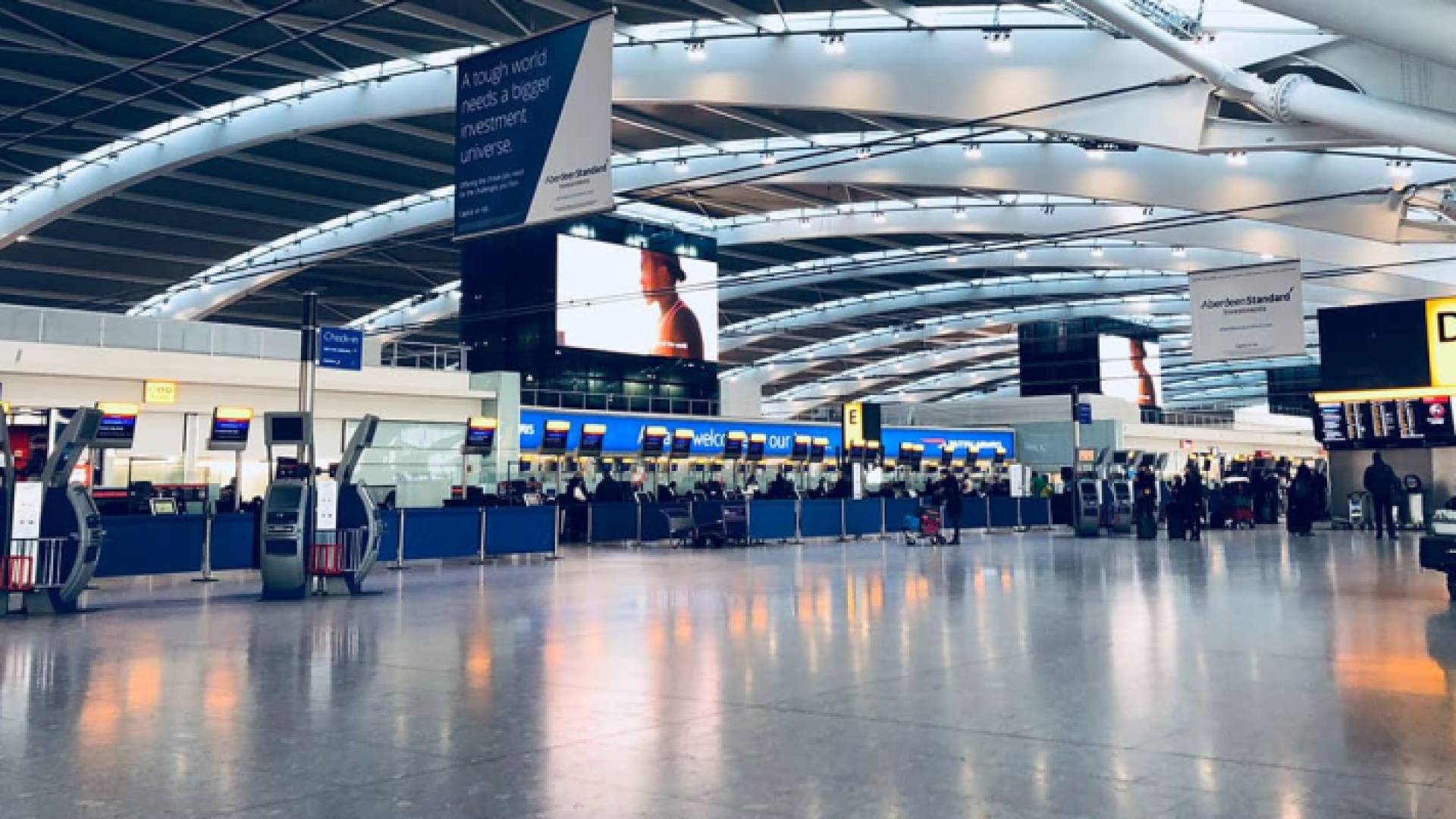 أحد المطارات في العاصمة البريطانية لندن