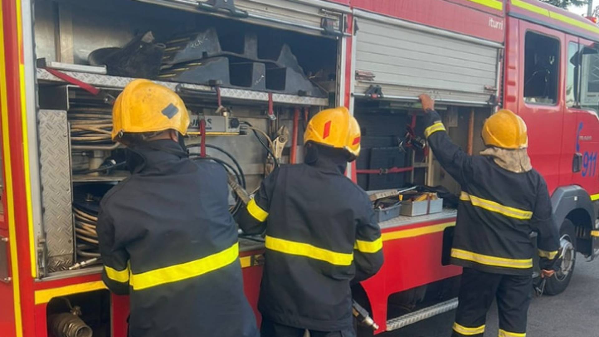 رجال الأطفاء في الدفاع المدني - أرشيفية