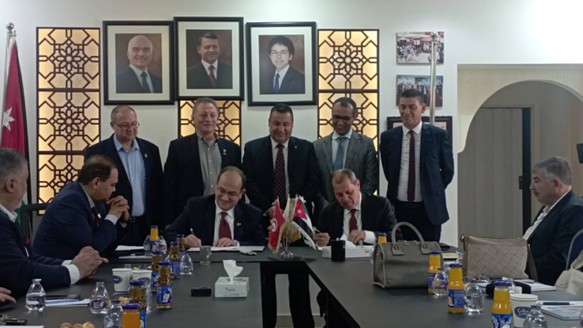 جانب من توقيع الاتفاقية