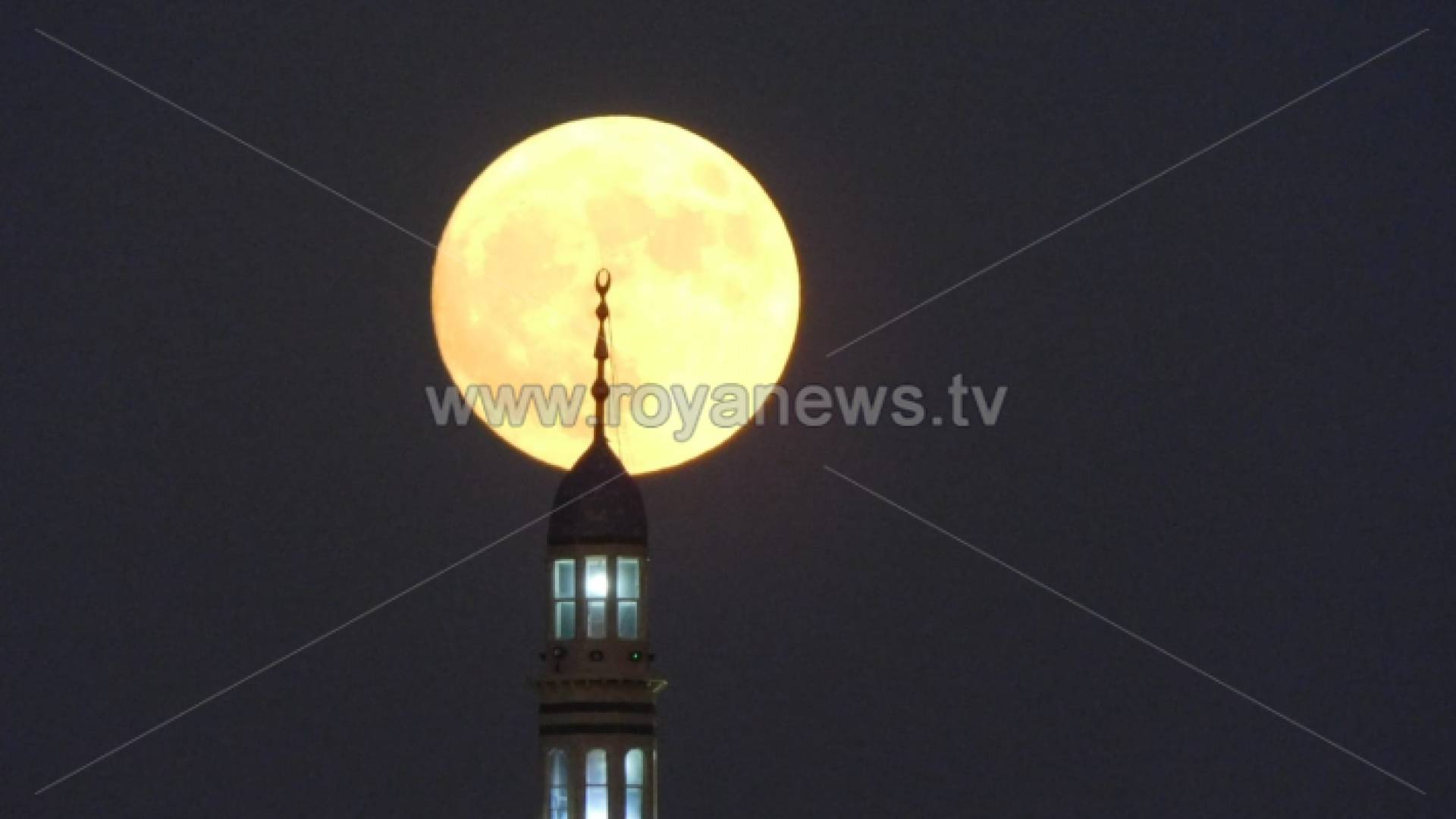 القمر العملاق