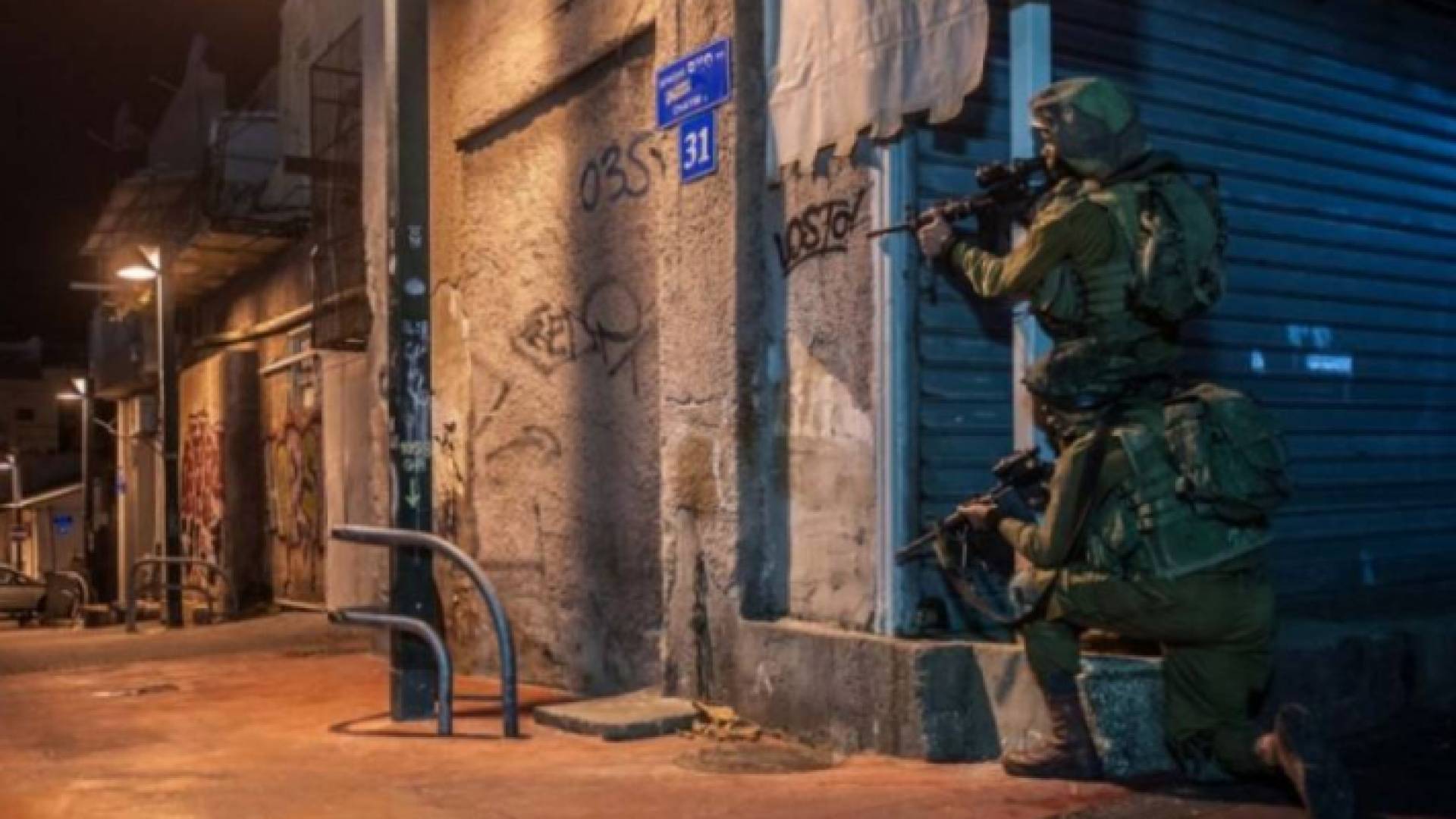 قوات الاحتلال تطلق النار صوب الفلسطينيين