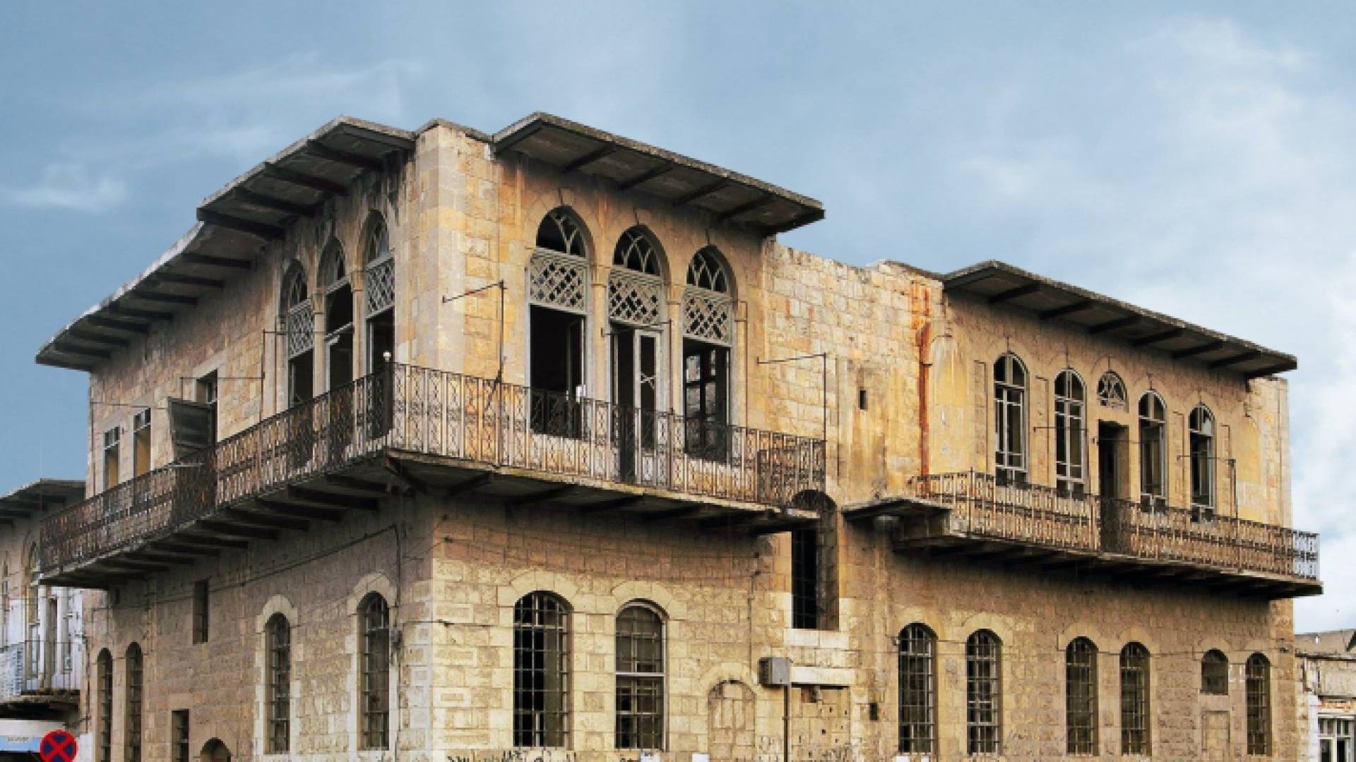 مبنى قديم - تعبيرية