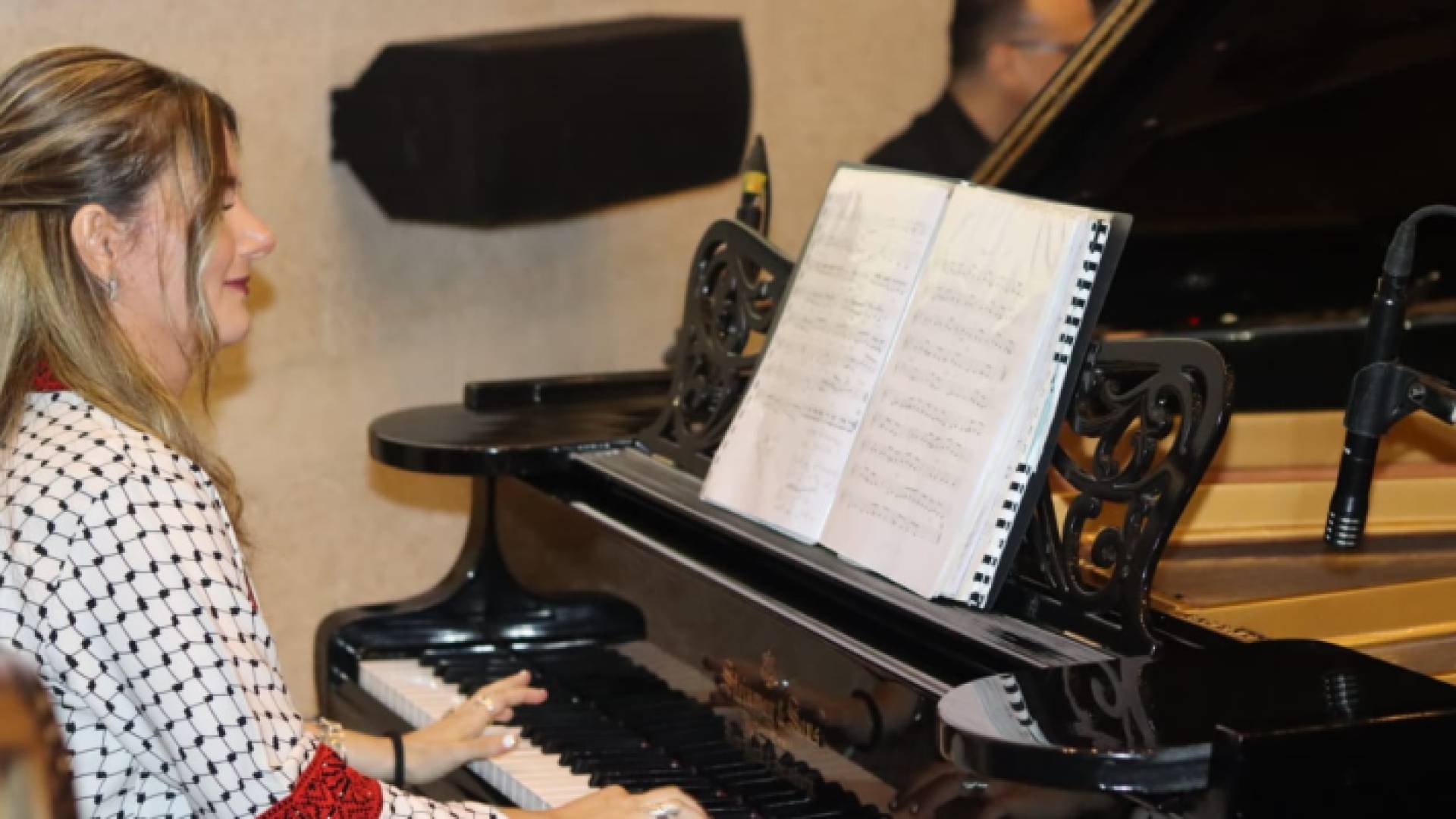 جانب من عرض عازفة البيانو رند الشكعة