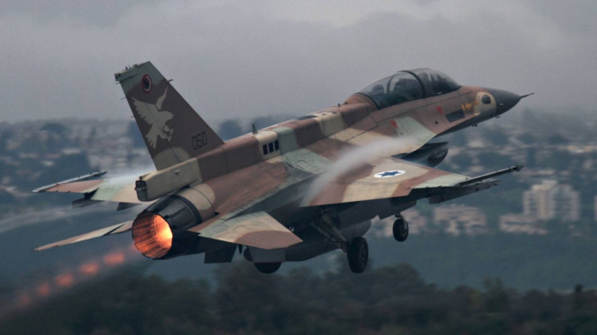 طائرة حربية