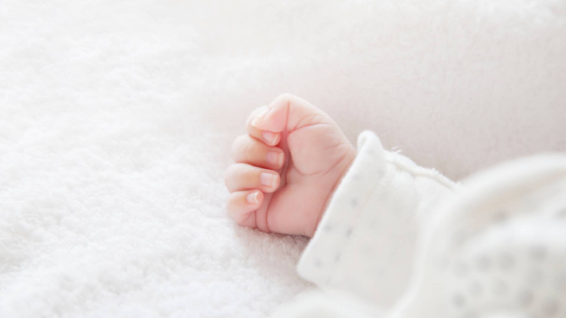 يد طفل حديث الولادة "تعبيرية"